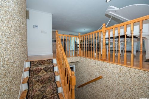 28 Hammond Rd, Elwood NY  11731-4810 exterior