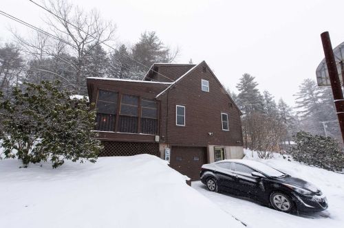 132 Old Mill Pond Rd, Henniker NH  03242-3152 exterior