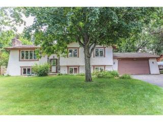 4730 Victoria St, Saint Paul, MN 55126-5852