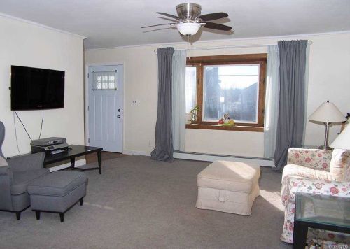 161 Broome Ave, North Lindenhurst, NY 11757-4131