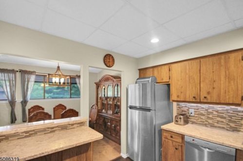 2 Meadowview Dr, Annandale NJ  08801-1516 exterior