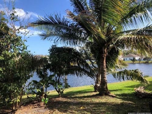 6121 Butterfly Orchid Pl, Fort Pierce FL  34986-3215 exterior