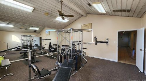 9 Chase Oak Ct, Groton CT  06340-6283 exterior