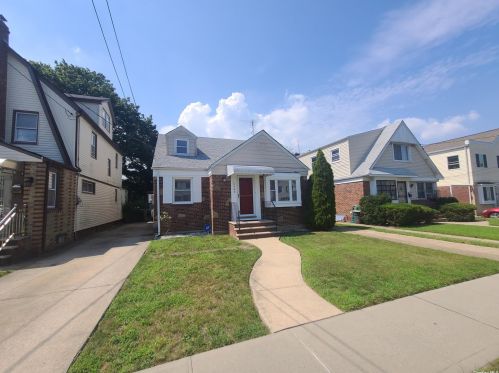 100-40 203rd St, Jamaica, NY 11423-3423
