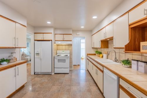 1069 Homestead Rd, Sunnyvale CA  94087-5156 exterior