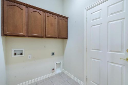 11313 Southerland Dr, Denton TX  76207-8693 exterior