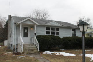 315 Collins St, Stroudsburg, PA 18360-2326