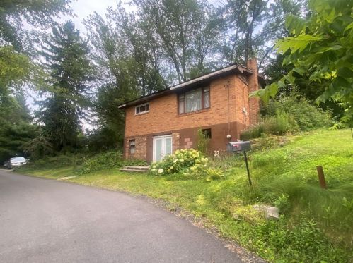 1824 10th St, Beaver Falls, PA 15010-4355