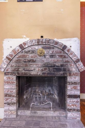 1115 Chestnut St, Oakland CA 94607-2874 exterior