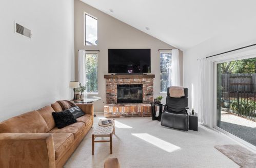 186 Baurer Cir, Folsom CA  95630-6786 exterior