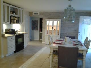604 110th Ave, Naples FL  34108-1818 exterior