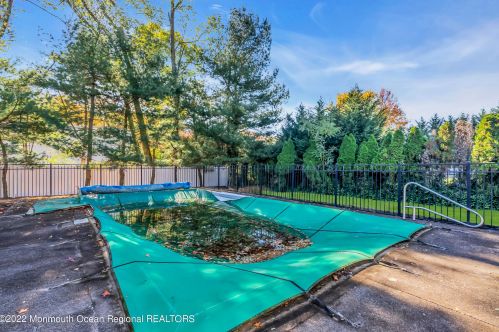 4 Judith Ct, Tinton Falls, NJ 07712-4173