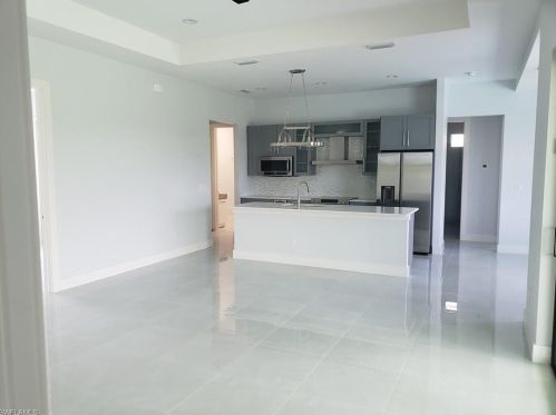 3721 4th Ln, Cape Coral, FL 33991-1615