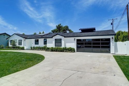 9211 Tweedy Ln, Downey, CA 90240-2722