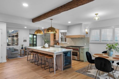 4150 Lake Dr, Milwaukee WI  53211-1719 exterior