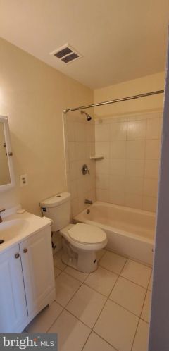 425 Reneau Way, Herndon VA  20170-4521 exterior