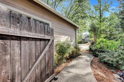 236 Scotia Pne Cir, Grass Valley CA 95945-5420 exterior