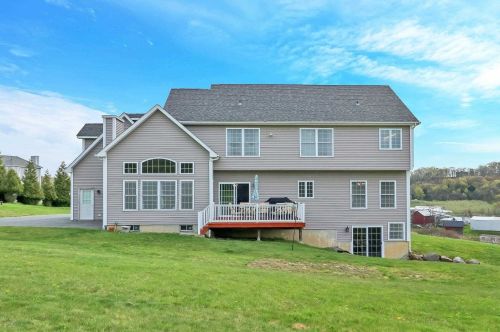 6 Austin Way, Marlborough NY  12542-5539 exterior