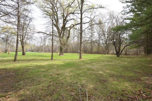 9616 Greenview Ln, Thiensville WI  exterior