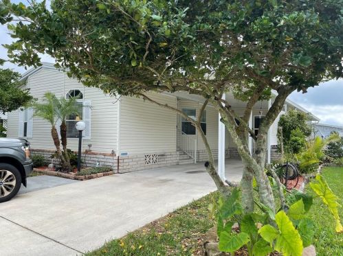 6338 Grove Pointe Dr, Winter Haven, FL 33884-2724