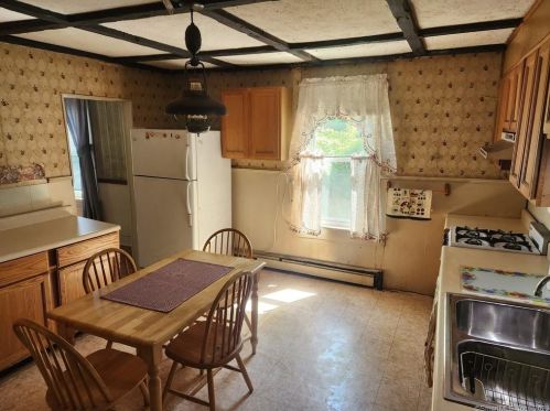6 School Ave, Norwich, CT 06360-1350