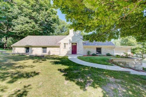 5810 River Rd, West Bend WI  53095-0026 exterior