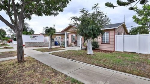 10761 Cedar St, Stanton, CA 90680-3007