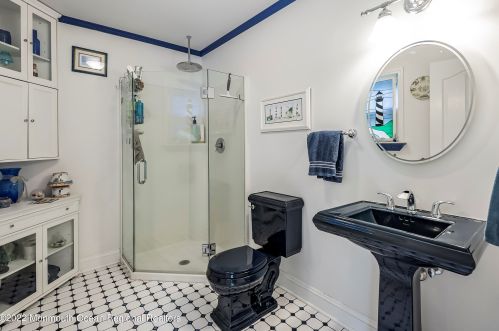 335 Veterans Hwy, Jackson Twp NJ  08527-2832 exterior