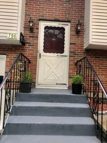 796 Forbes St, Hartford, CT 06118-1920