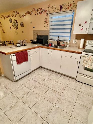 676 Malayan Ct, Fort Pierce FL  34982-3938 exterior