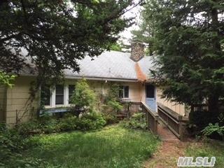 7 Overhill Rd, Shoreham, NY 11786-1060