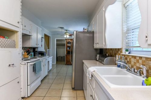 5617 Wedgmont Cir, Fort Worth TX  76133-2801 exterior