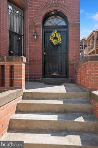 1236 Harvard St, Washington, DC 20009-7927