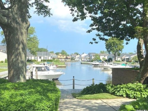 134 Harbor, Amityville, NY 11701-3859