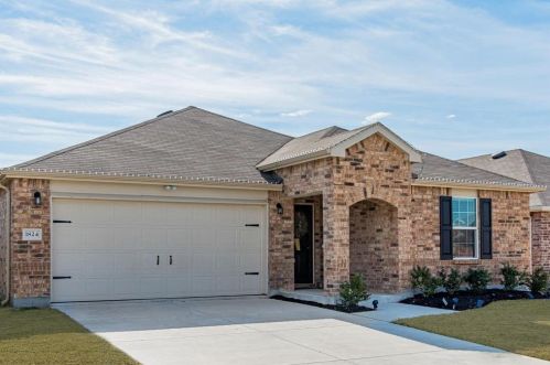 1824 Vernon Dr, Aubrey, TX 76227-7583