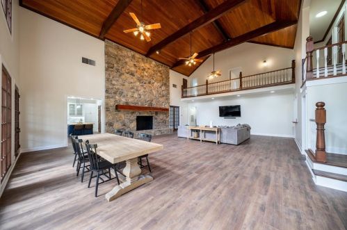 533 Country Club Dr, Halsted TX  78945-5716 exterior