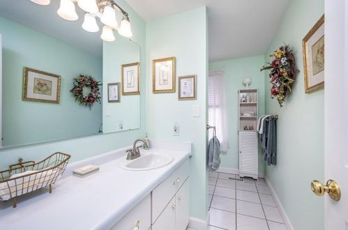 27 Greenview Dr, Jeannette PA  15644-9674 exterior