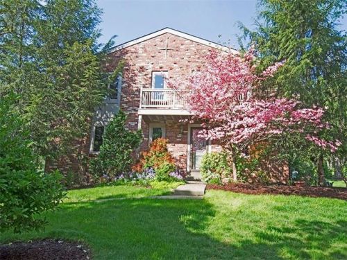 120 Stratford Dr, Canonsburg, PA 15317-2672