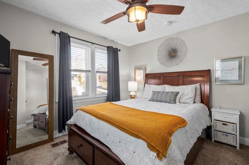 4019 Cloverlea St, Pittsburgh PA 15227-3439 exterior