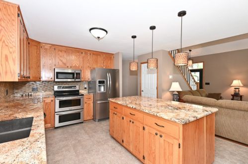 28842 Stone Ridge Ct, Waterford WI  53185-5609 exterior