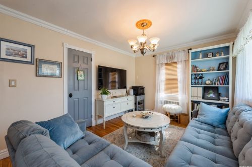 3766 Hudson Ave, Seaford NY  11783-2319 exterior