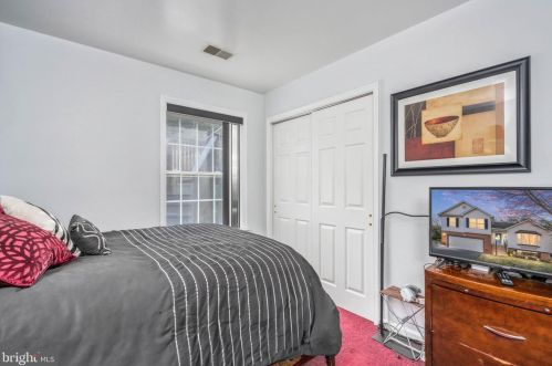 15581 Andover Heights Dr, Woodbridge VA  22193-1071 exterior