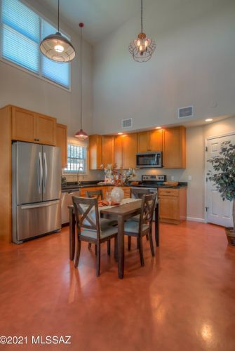 1040 Arizona Ave, Tucson AZ 85705-7712 exterior