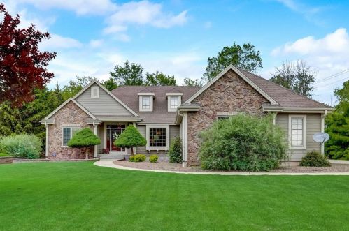4100 Squire Ave, Milwaukee, WI 53221-2514