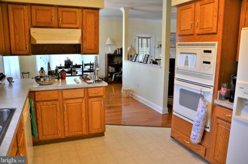 140 Donna Dr, Woodstock VA  22664-1146 exterior