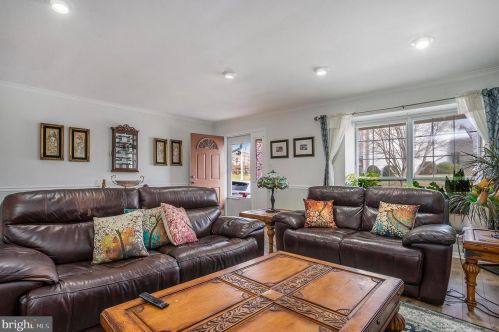 2438 Hillendale Dr, Norristown, PA 19403-5100