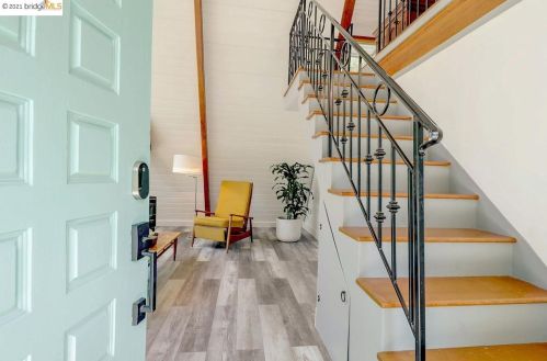 5648 Cabot Dr, Oakland, CA 94611-2248