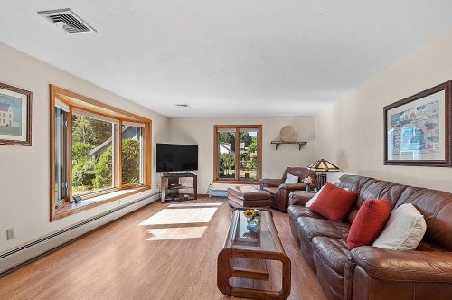 12 Smith Corner Rd, Plaistow, NH 03865-2329