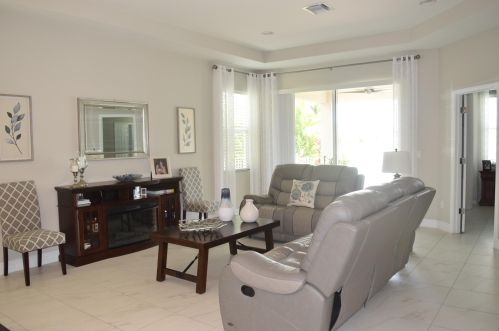 725 Leonardo Cir, Fort Pierce FL  34986-4355 exterior