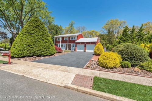 768 Lexington Dr, Bricktown, NJ 08724-1021
